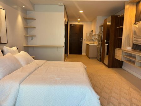 Fully Furnished Studio Unit at It Park
