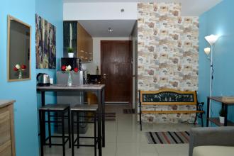 Bigger Fully Furnished 1BR opposite Mall Of Asia Wifi Cable TV
