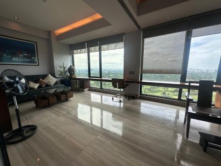 2 Bedroom Unit Converted to 1 Bedroom facing Manila Golf