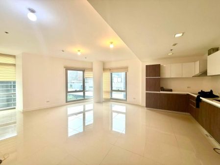 1BR Semi Furnished Unit at East Gallery Place Bgc