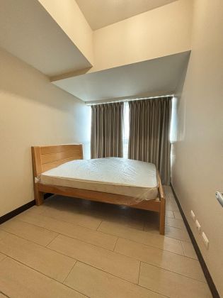 Semi Furnished 3 Bedroom Condo in Uptown Parksuites BGC