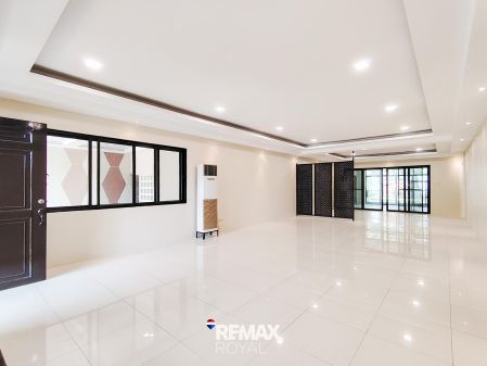 4BR House for Rent in Magallanes Village Makati City