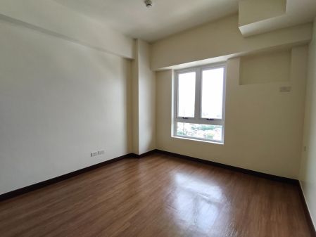 Unfurnished Studio Unit at The Camden Place for Rent