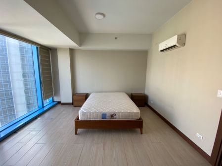 Spacious Three Central 1 Bedroom Discounted Price