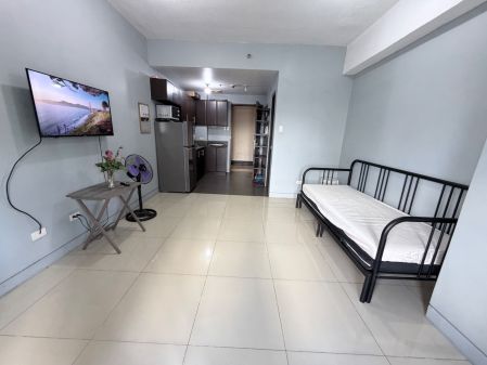 Semi Furnished Studio for Rent in Manhattan Parkway Cubao