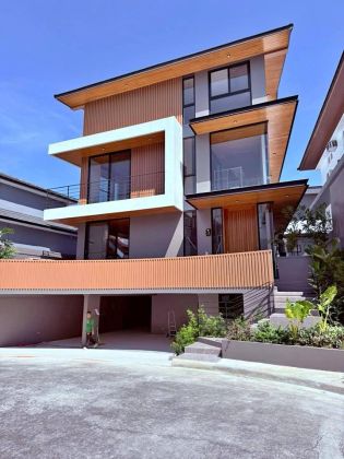 4 Bedroom in Mckinley Hill Village Taguig