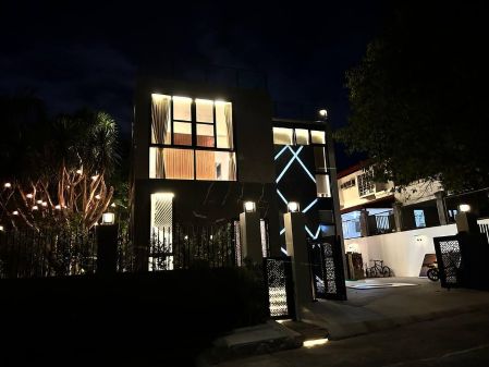 4 Bedrooms House for Rent at Alabang Pacific Village