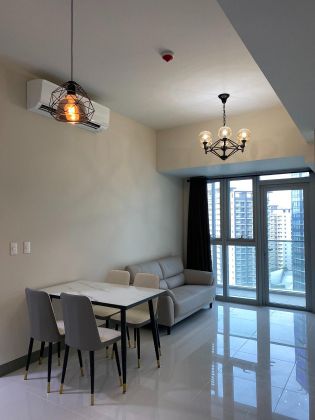 Spacious Nicely Furnished 2BR in Uptown Parksuites with Balcony a