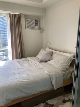 Fully Furnished 1 Bedroom Unit at Brio Tower for Rent