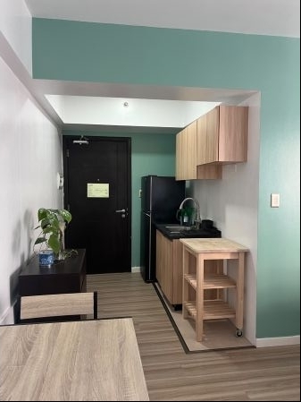 Corner 1BR Unit with Balcony and Pool View in Avida Towers Vireo