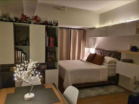 Studio Furnished for Rent in High Park Vertis