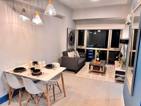 Fully Furnished 1BR Unit in Forbeswood Parklane BGC For Rent