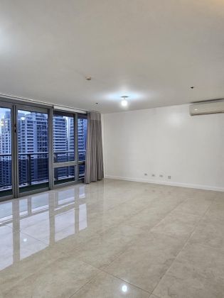 Good deal! 3 Bedroom with Balcony in the Suites