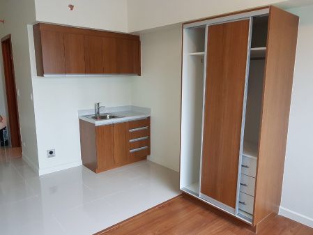 Eton Tower Makati Studio for Rent