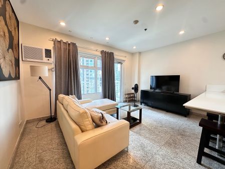 Well Maintained and Renovated 1 Bedroom unit in Two Serendra  BGC