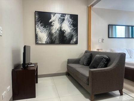 Fully Furnished 1 Bedroom Unit at One Uptown Residences
