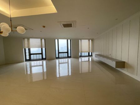 Newly Renovated 3 Bedroom for Rent at Essensa BGC Taguig City