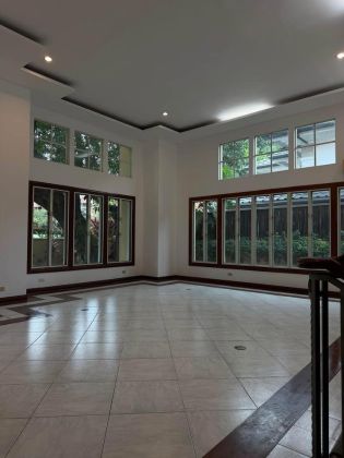 Ayala Alabang Village 4 Bedroom En suite Home on 700 sqm Lot wit