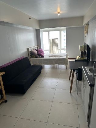 Studio at Columns Legaspi 