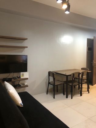 Fully Furnished Corner 1 Bedroom Executive Pearl Place Ortigas