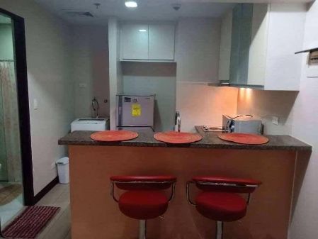 Studio with Balcony in Greenbelt Hamilton Makati City