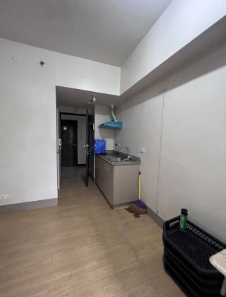 Bare Studio Condo Unit in Suntrust Parkview near SM Manila