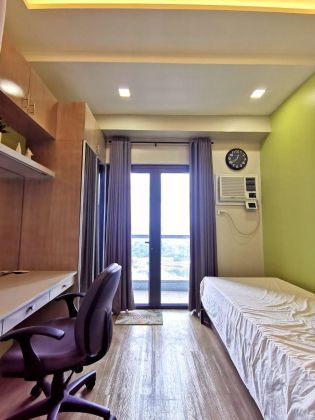 Modern 1BR Corner Unit with Balcony at Vista 309 Katipunan