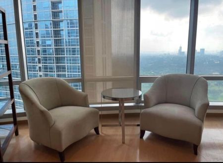 3BR with Golf Course View and close to Burgos Circle  and High St