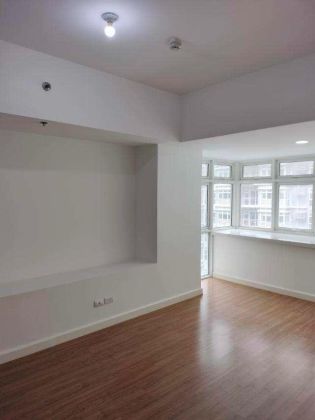 Unfurnished 2 Bedrooms Condo Unit for Rent in the Veranda