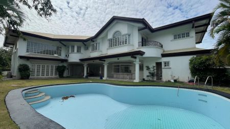Ayala Alabang 4 Bedroom Spacious House for Rent in Alabang Muntin