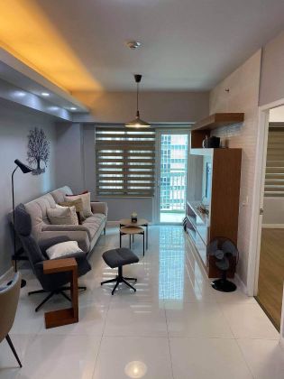 Fully Furnished Two Serendra 1 Bedroom BGC Taguig for Rent