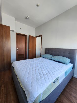 1BR Fully Furnished Unit in Eton Tower Makati
