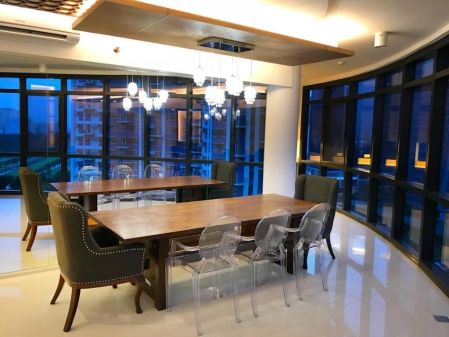 Fully Furnished 2BR for Rent in Arya Residences BGC Taguig