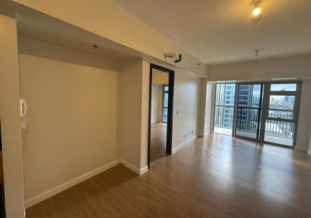 1BR for Rent at Park Triangle Taguig 