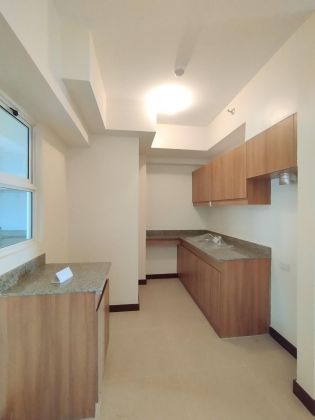 2Bedroom Condo and Parking for Rent at Prisma Residences