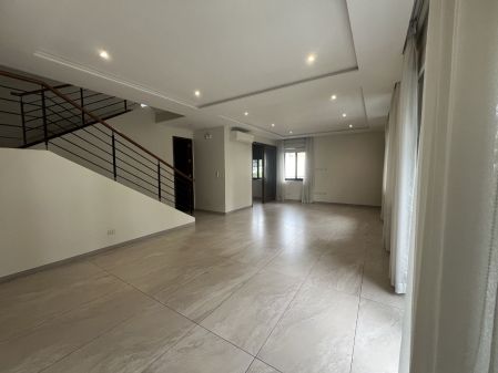Modern 5BR House with Attic  Den  6 Car Garage McKinley 