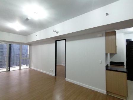 1 Bedroom with Balcony Unfurnished at Two Maridien Res BGC