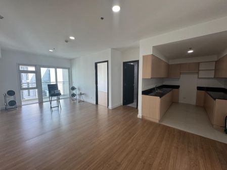 Unfurnished 2 Bedroom Unit at The Veranda for Rent