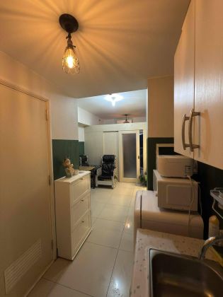 Makati CBD Living 1BR with Balcony for Rent at Jazz Residences