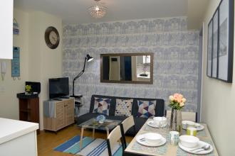 2BR ACQUA FULLY FURNISHED opp Rockwell Makati WiFi Smart TV