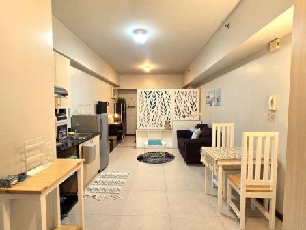 Fully Furnished Studio Unit in the Columns Legaspi Village