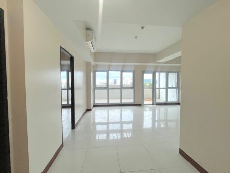Unfurnished 1 Bedroom Unit in Bayshore Resort Residences