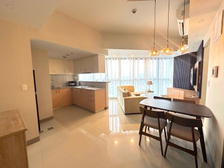 Fully Furnished 1BR Unit in Uptown Parksuites for Rent