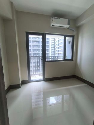 Semi Furnished 1 Bedroom Unit at Fame Residence for Rent