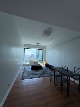 Unfurnished Lower Penthouse 3BR Corner Unit