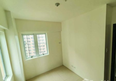 Unfurnished 3 Bedroom Unit at Rochester for Rent