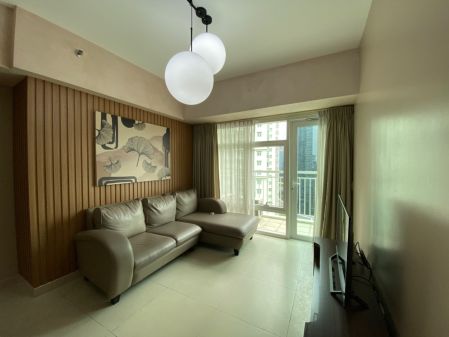 Fully Furnished Two Serendra Red Oak 3 Bedroom Renovated Condomin