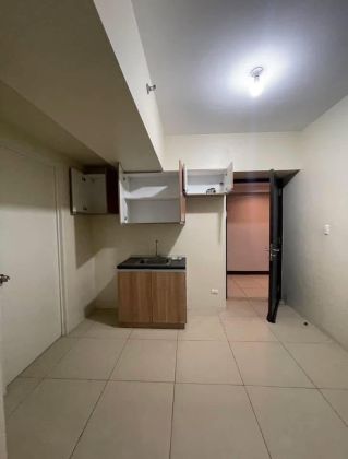 1BR Unfurnished with Aircon Avida Centera near TV5