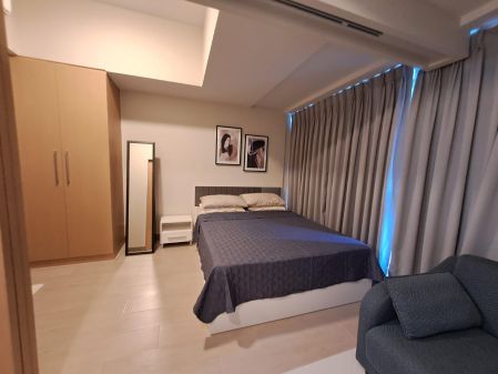 Fully Furnished 1 Bedroom Unit in Uptown Parksuites BGC