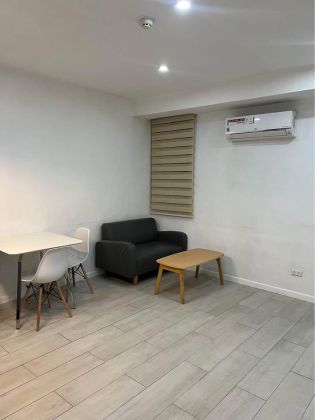 Fully Furnished 1 Bedroom Unit in Seibu Tower Bgc